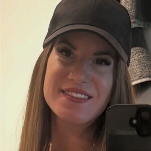 Meet your Posher, Laurie